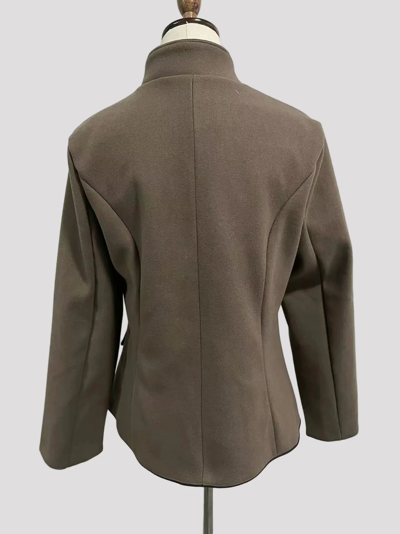 Carvessa | Tailored Cropped Jacket with Stand Collar & Button Detail
