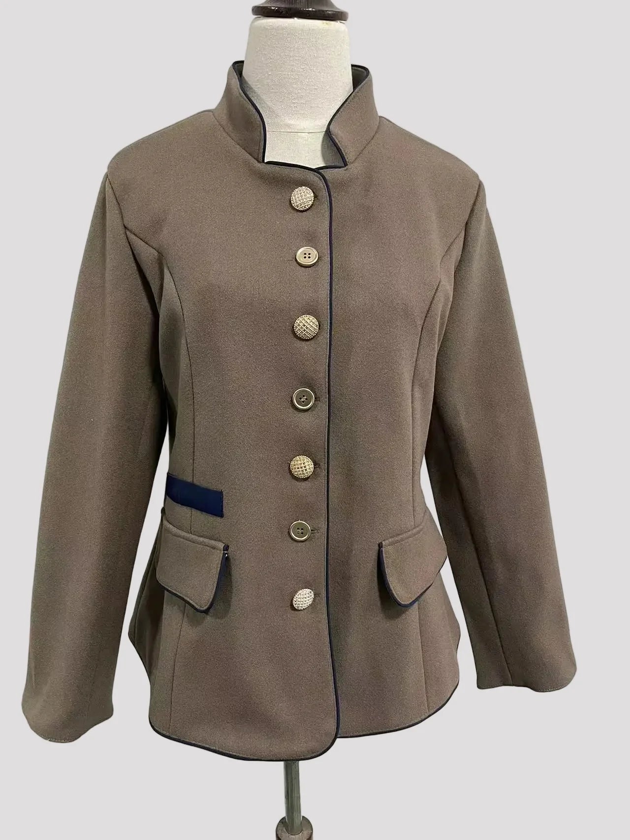 Carvessa | Tailored Cropped Jacket with Stand Collar & Button Detail