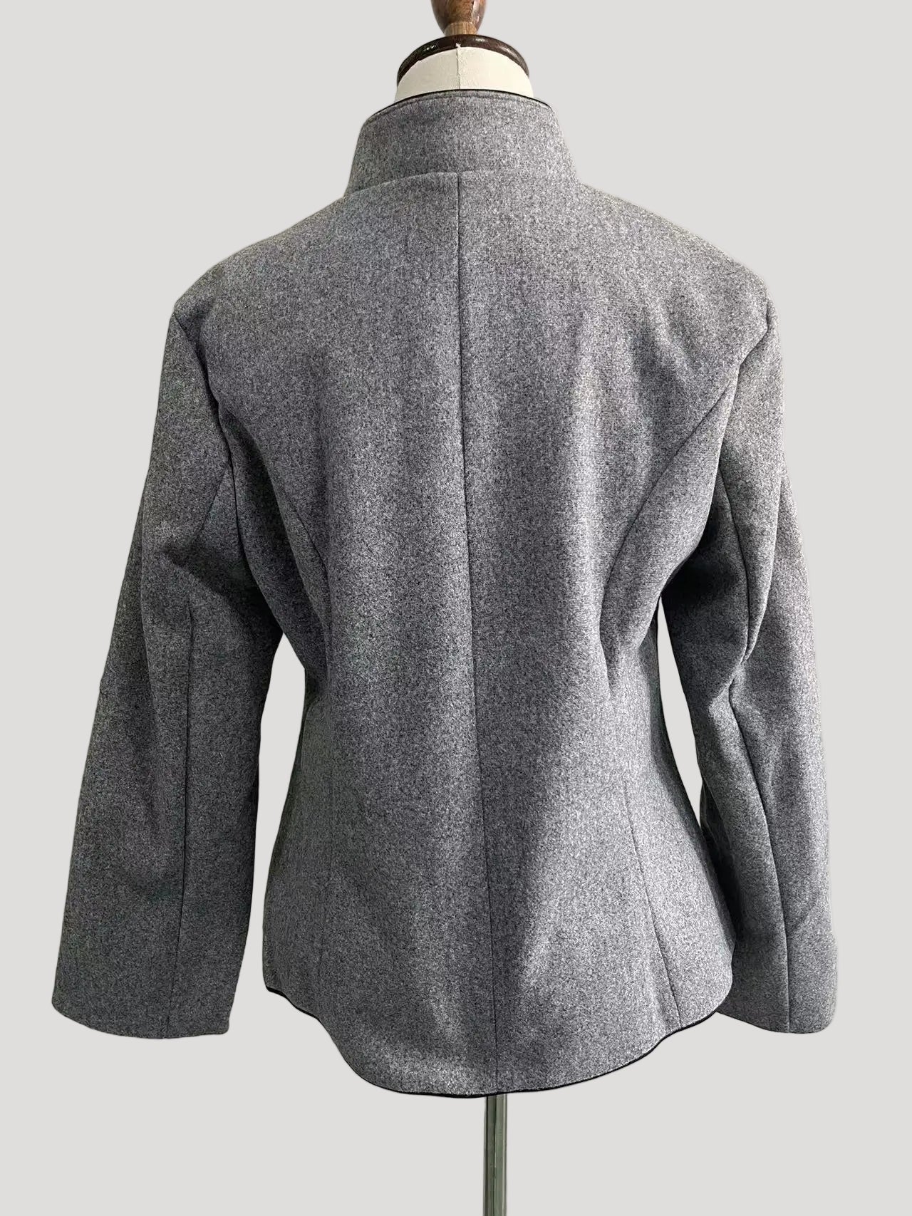 Carvessa | Tailored Cropped Jacket with Stand Collar & Button Detail